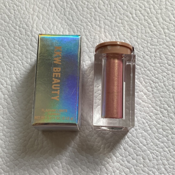 KKW Beauty “High Key” Flashing Lights Loose Powder - Picture 2 of 12